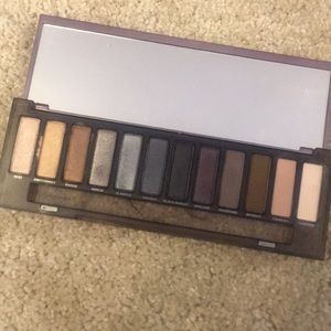 Urban Decay Makeup - UD Naked Smokey Palette Urban Decay Makeup - UD Naked Smokey Palette